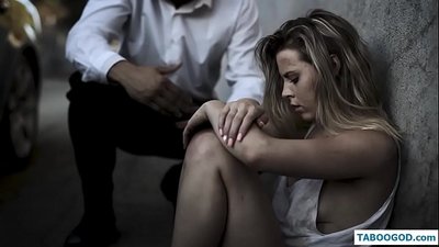 Kinky hekayələr: evsiz yeniyetmə qız